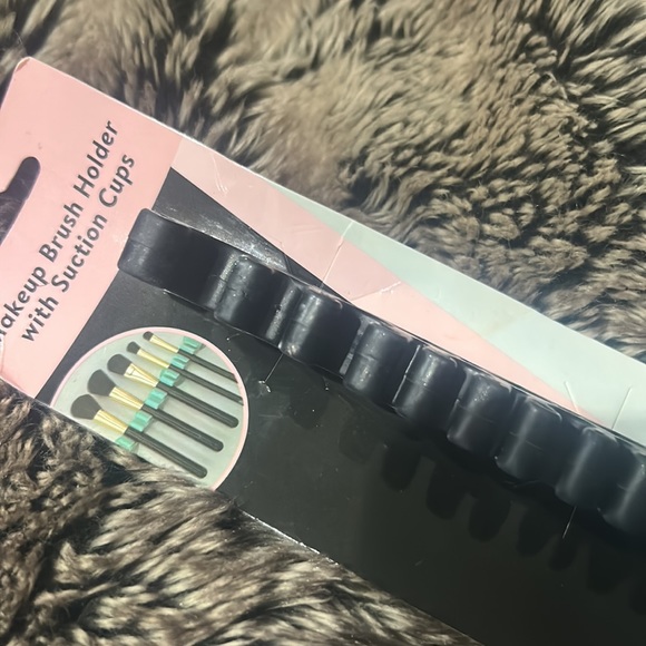NWT MAKEUP BRUSH HOLDER W/ SUCTION CUPS - Picture 2 of 3